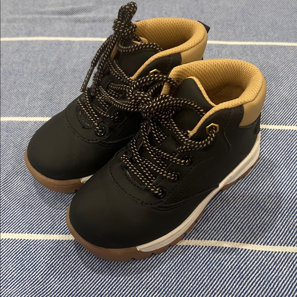 GAP Black and Tan Kids Boots- toddler size 7